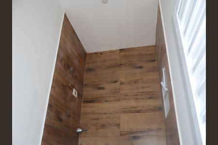 Banheiro de serviço de casa para alugar com 2 quartos, 180m² em Vila Prudente, São Paulo