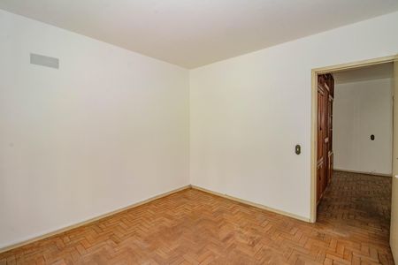 Quarto 1 de apartamento para alugar com 2 quartos, 57m² em Vila Ipiranga, Porto Alegre