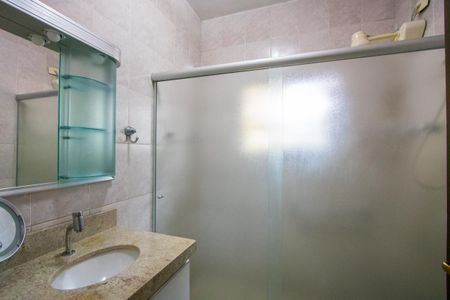 Casa à venda com 250m², 3 quartos e 2 vagas Casa à venda com 250m², 3 quartos e 2 vagasCasa 2 - Banheiro