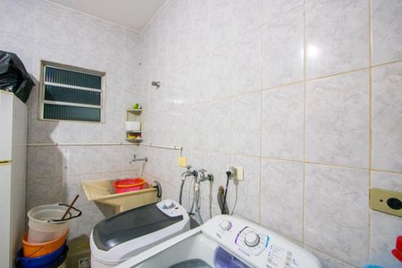 Casa à venda com 250m², 3 quartos e 2 vagas Casa à venda com 250m², 3 quartos e 2 vagasÀrea de serviço