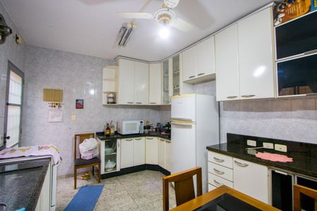 Casa à venda com 250m², 3 quartos e 2 vagas Casa à venda com 250m², 3 quartos e 2 vagasCasa 2 - Cozinha