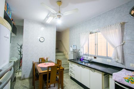 Casa à venda com 250m², 3 quartos e 2 vagas Casa à venda com 250m², 3 quartos e 2 vagasCasa 2 - Cozinha