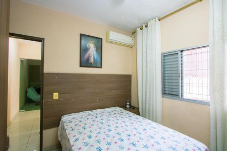 Casa à venda com 250m², 3 quartos e 2 vagas Casa à venda com 250m², 3 quartos e 2 vagasCasa 2 - Quarto
