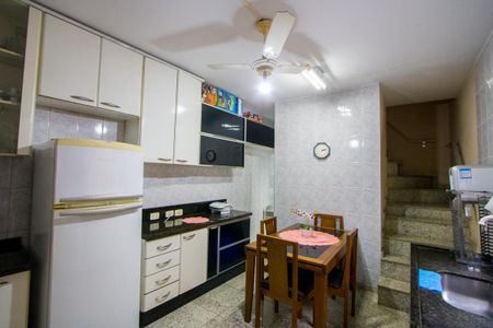 Casa à venda com 250m², 3 quartos e 2 vagas Casa à venda com 250m², 3 quartos e 2 vagasCasa 2 - Cozinha