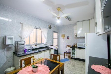 Casa à venda com 250m², 3 quartos e 2 vagas Casa à venda com 250m², 3 quartos e 2 vagasCasa 2 - Cozinha
