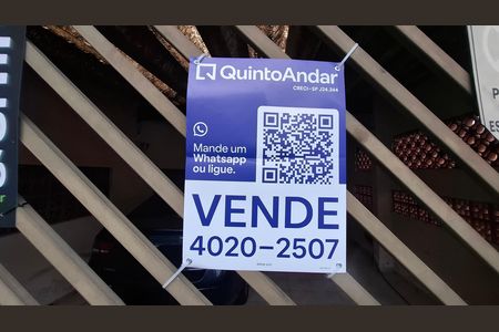 Casa à venda com 250m², 3 quartos e 2 vagas Casa à venda com 250m², 3 quartos e 2 vagasPlaquinha