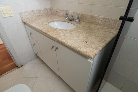 Apartamento à venda com 75m², 2 quartos e 2 vagas Apartamento à venda com 75m², 2 quartos e 2 vagasBanheiro 2