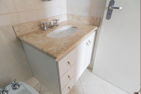 Apartamento à venda com 75m², 2 quartos e 2 vagas Apartamento à venda com 75m², 2 quartos e 2 vagasBanheiro da Suíte