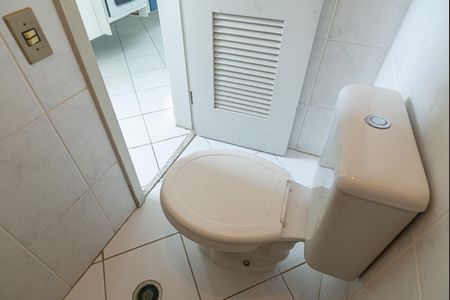 Apartamento à venda com 75m², 2 quartos e 2 vagas Apartamento à venda com 75m², 2 quartos e 2 vagasBanheiro de Serviço