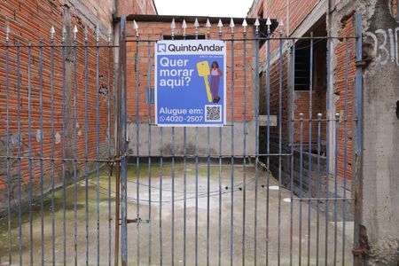 Casa para alugar com 125m², 2 quartos e 1 vagaPlaca instalada no portão do imóvel -  Código da placa: YEQA-93