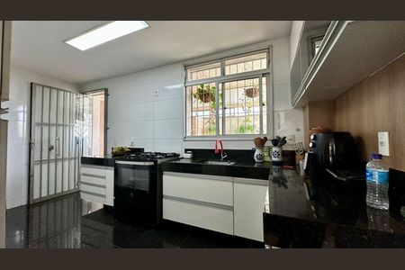 Apartamento à venda com 162m², 3 quartos e 2 vagas Apartamento à venda com 162m², 3 quartos e 2 vagasCozinha