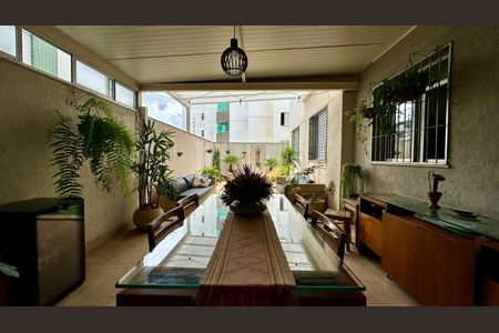 Apartamento à venda com 162m², 3 quartos e 2 vagas Apartamento à venda com 162m², 3 quartos e 2 vagasÁrea privativa