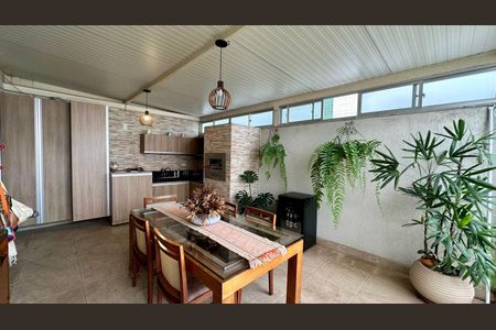 Apartamento à venda com 162m², 3 quartos e 2 vagas Apartamento à venda com 162m², 3 quartos e 2 vagasÁrea privativa