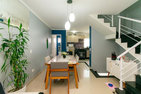 Casa de condomínio à venda com 103m², 3 quartos e 2 vagas Casa de condomínio à venda com 103m², 3 quartos e 2 vagasSala