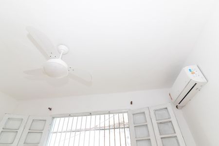 Quarto 1 de casa para alugar com 2 quartos, 55m² em Realengo, Rio de Janeiro