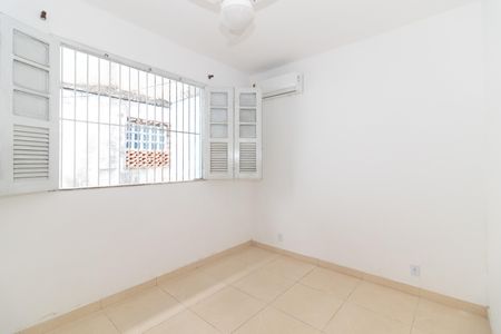 Quarto 1 de casa para alugar com 2 quartos, 55m² em Realengo, Rio de Janeiro