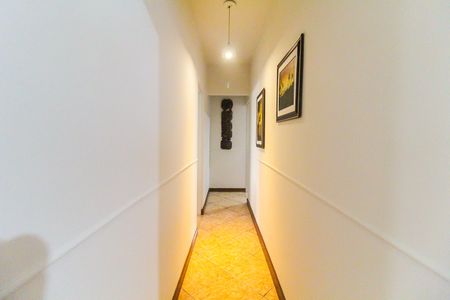 Corredor de casa à venda com 7 quartos, 370m² em Vila Carmosina, São Paulo