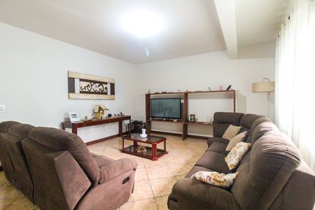 Sala de casa à venda com 7 quartos, 370m² em Vila Carmosina, São Paulo