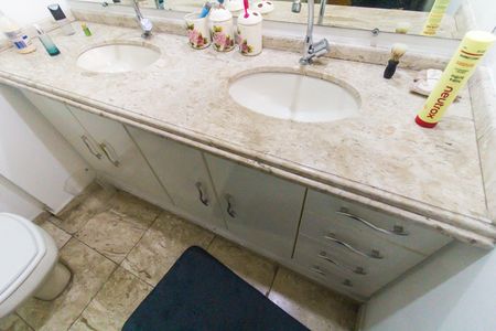 Casa à venda com 370m², 7 quartos e 4 vagasBanheiro da Suíte