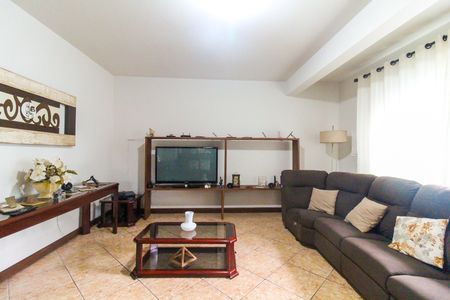 Sala de casa à venda com 7 quartos, 370m² em Vila Carmosina, São Paulo