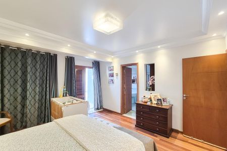 Casa à venda com 325m², 4 quartos e 3 vagasSuíte 1
