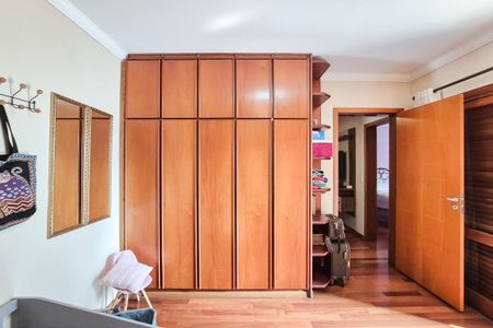Casa à venda com 325m², 4 quartos e 3 vagasSuíte 2