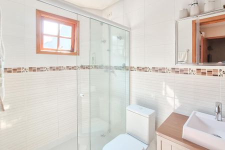 Casa à venda com 325m², 4 quartos e 3 vagasBanheiro da Suíte 2
