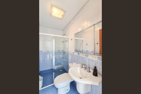 Casa à venda com 325m², 4 quartos e 3 vagasBanheiro de serviço
