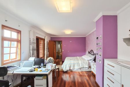 Casa à venda com 325m², 4 quartos e 3 vagasSuíte 3