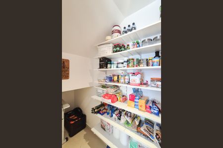 Casa à venda com 325m², 4 quartos e 3 vagasCozinha - dispensa