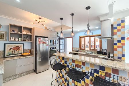 Casa à venda com 325m², 4 quartos e 3 vagasCozinha