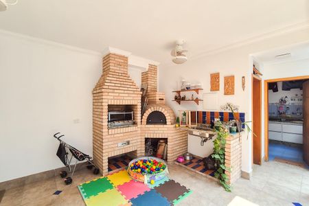 Casa à venda com 325m², 4 quartos e 3 vagasQuintal - churrasqueira