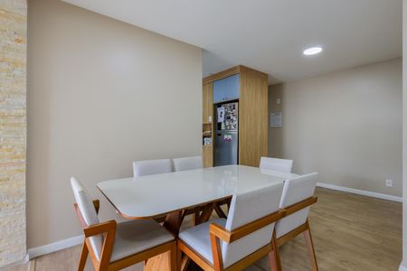 Apartamento para alugar com 76m², 2 quartos e 2 vagas Apartamento para alugar com 76m², 2 quartos e 2 vagasSala