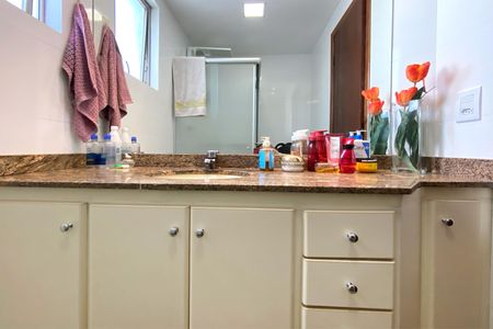 Apartamento à venda com 92m², 3 quartos e 2 vagas Apartamento à venda com 92m², 3 quartos e 2 vagasBanheiro da Suíte 1