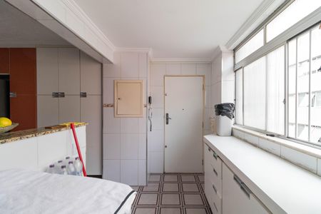Apartamento para alugar com 132m², 3 quartos e 1 vagaÁrea de Serviço