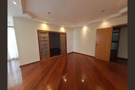 Apartamento para alugar com 268m², 4 quartos e 2 vagas