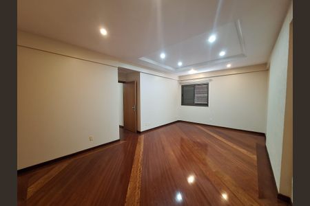 Apartamento para alugar com 268m², 4 quartos e 2 vagas
