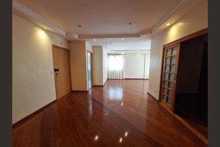Apartamento para alugar com 268m², 4 quartos e 2 vagas