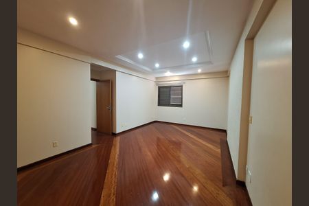 Apartamento para alugar com 268m², 4 quartos e 2 vagas