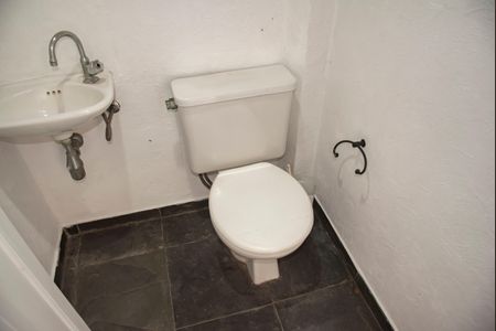 Casa para alugar com 230m², 4 quartos e 2 vagasBanheiro de Serviço