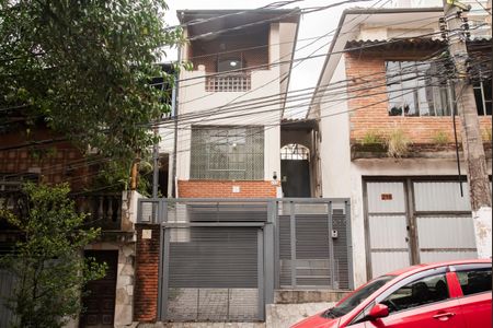 Casa para alugar com 230m², 4 quartos e 2 vagasFachada