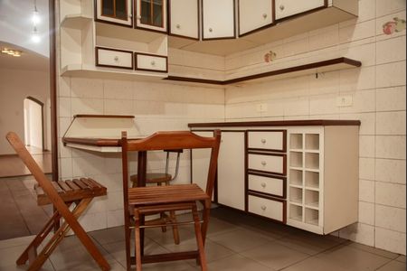 Casa para alugar com 230m², 4 quartos e 2 vagasCozinha