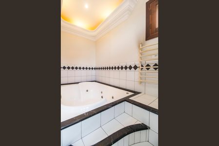 Casa de condomínio para alugar com 462m², 4 quartos e 3 vagas Casa de condomínio para alugar com 462m², 4 quartos e 3 vagasBanheiro da Suíte