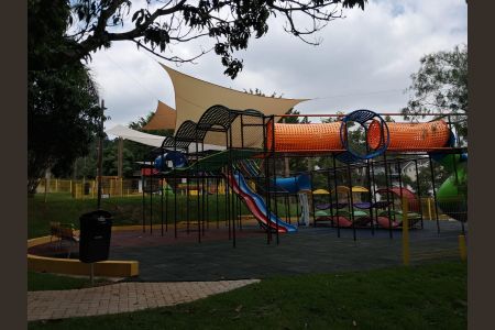 Casa de condomínio à venda com 462m², 4 quartos e 3 vagasÁrea comum - Playground