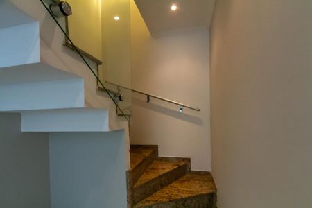 Escada de casa para alugar com 3 quartos, 192m² em Jardim Montreal, São Bernardo do Campo