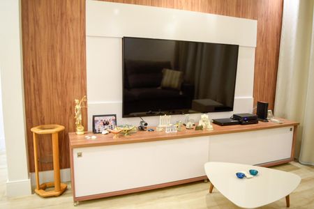 Casa à venda com 230m², 3 quartos e 3 vagas Casa à venda com 230m², 3 quartos e 3 vagasSala