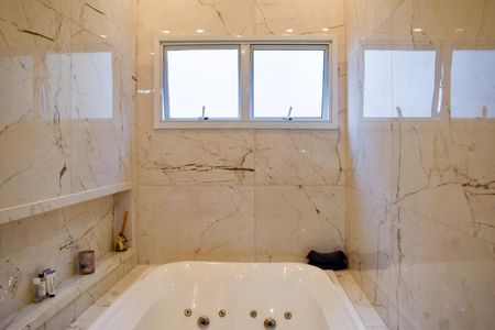 Casa à venda com 230m², 3 quartos e 3 vagas Casa à venda com 230m², 3 quartos e 3 vagasBanheiro da Suíte 1