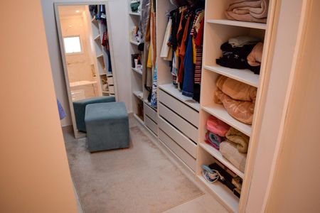 Casa à venda com 230m², 3 quartos e 3 vagas Casa à venda com 230m², 3 quartos e 3 vagasCloset