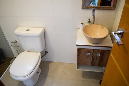 Casa à venda com 230m², 3 quartos e 3 vagas Casa à venda com 230m², 3 quartos e 3 vagasBanheiro