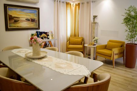 Casa à venda com 230m², 3 quartos e 3 vagas Casa à venda com 230m², 3 quartos e 3 vagasSala de Jantar